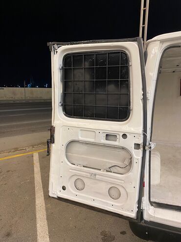 Ford: Ford Transit yük mikroavtobusu - Korpus: ağ rəng, qapalı furqon (yan — 9