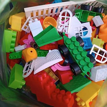 Другие игровые комплексы: Продаю два пакета полных крупных пластиковых строительных блоков для — 8