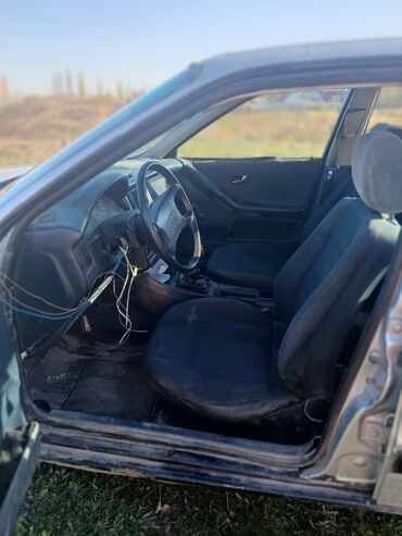 купить чехол для авто в бишкеке: Audi 80: 1990 г., Механика, Седан