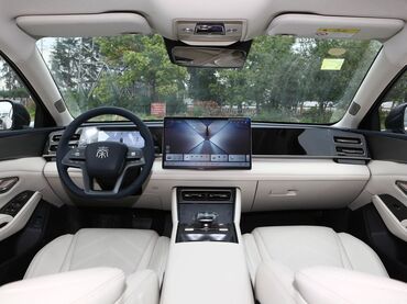 BYD: BYD Qin Plus – hibrid sedan - Gümüş rəngli, aerodinamik kuzov, iri — 5