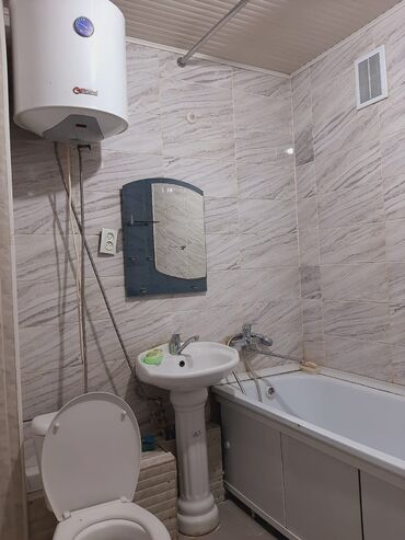 4 комнатная квартира в бишкеке в Кыргызстан | Уборка помещений: 4 комнаты, 58 м², 104 серия, 3 этаж, Свежий ремонт, Центральное отопление