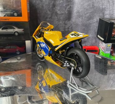 Avtomobil modelləri: Коллекционная модель Yamaha YZR-M1 #43 Valentino Rossi MotoGP 2006 — 17