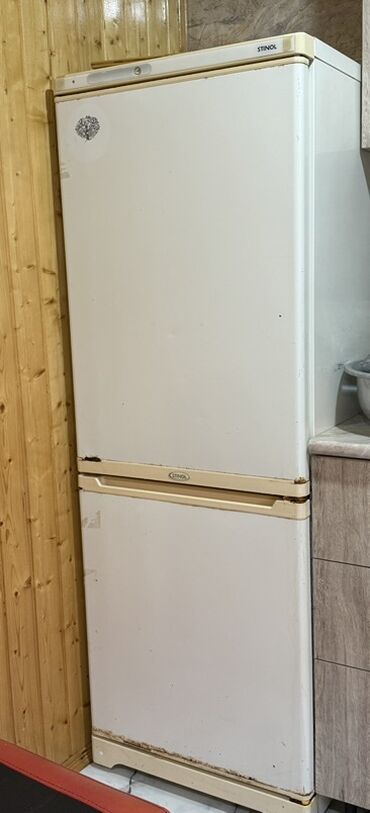 Qazanlar: 2 qapılı Stinol Soyuducu Satılır, rəng - Ağ
