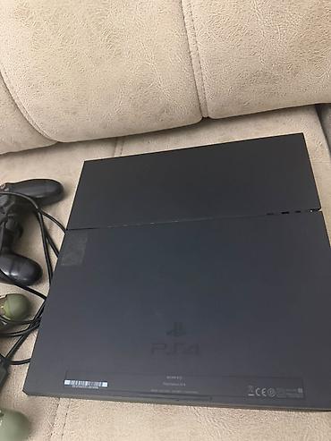 plasteyşın 4: PlayStation 4 — 1