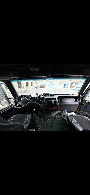 мото фила: Тягач, Volvo, 2000 г., Тентованный — 6