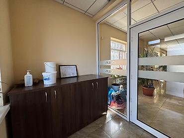 Продажа офисов: Продажа офисов 360 м², С ремонтом, С мебелью, Административное здание, 1 этаж — 18