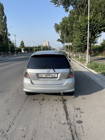 трос для машины цена: Хэтчбек Honda Fit серебристого цвета. Автомобиль подходит для