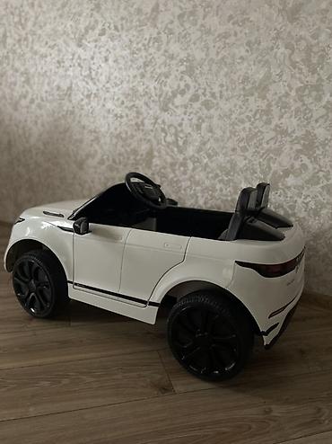 oturacagi: Uşaq elektro avtomobili – Land Rover Range Rover Evoque stili, ağ rəng — 1