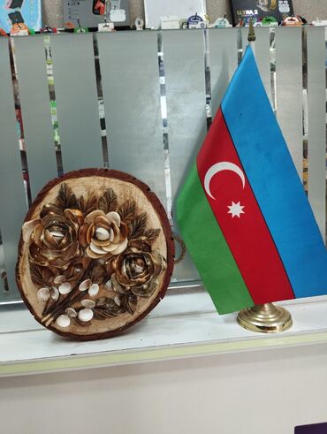 Sandıqlar: Bu, dəniz ilbizlərindən və ağac kəsimindən hazırlanmış unikal