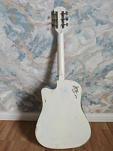 Gitaralar: Məhsul: Akustik gitara – əl ilə çəkilmiş unikal dizayn Əsas — 2