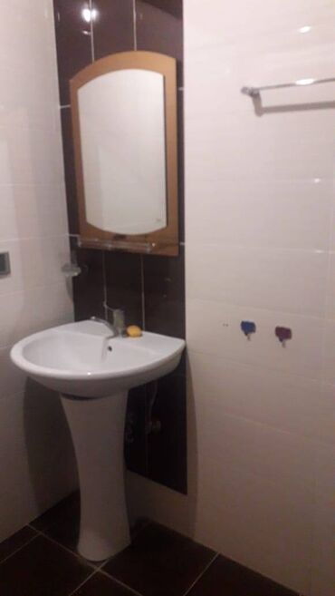 Uzunmüddətli kirayə mənzillər: Elimlər metrosunun yaxınlığında 4 mertebeli binanın 1-ci mərtəbəsində — 10