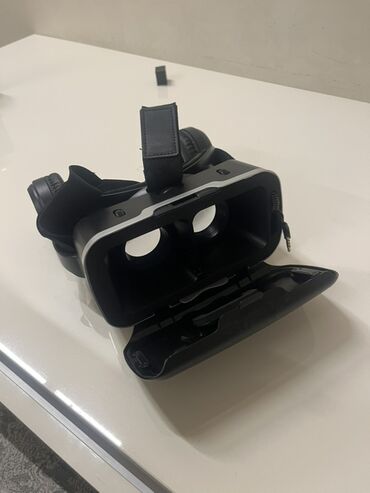 arxa manitor basliqlari: VR eynəkləri (smartfon üçün) - Smartfon yerləşdirmə bölməsi olan VR