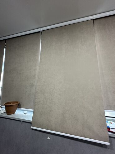 Ofis masaları: Muellim stolu - uzunlugu - 140 ve eni 70 Telebeler ucun stol - — 15