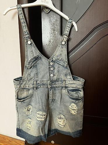 tulum cins: Denim kombinezon-şort
S razmer 10 manat — 1