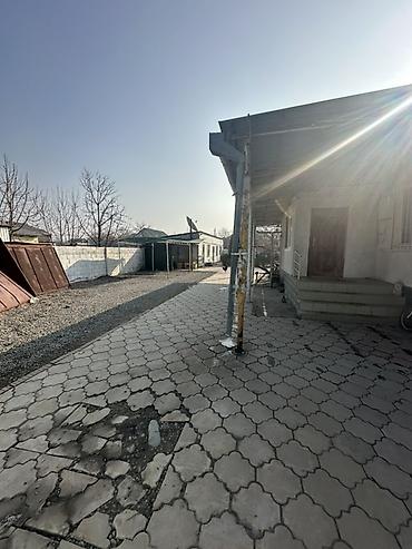 Продажа коттеджей и домов: Сдается просторный участок с домом и большим внутренним двором. Со at lalafo.kg — 4 Продажа коттеджей и домов: Сдается просторный участок с домом и большим внутренним двором. Со — 4