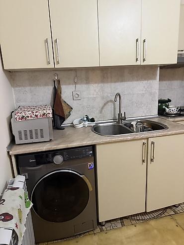 Daşınmaz əmlak: 1 xanim telebe qiz axtarilir. 77 in sonu. Yeni yasamal. Avrasiya — 8