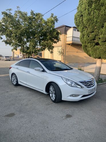 hundai i10: Hyundai Sonata: 2.4 l | 2010 il Sedan