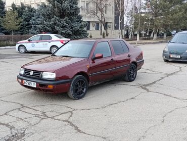 жугили 01: Volkswagen Vento: 1993 г., 1.8 л, Механика, Бензин, Седан
