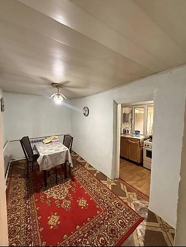 Продажа коттеджей и домов: 🏡 Продаётся просторный дом 📍 Район Ош базар Срочная продажа! • 🛏 — 10