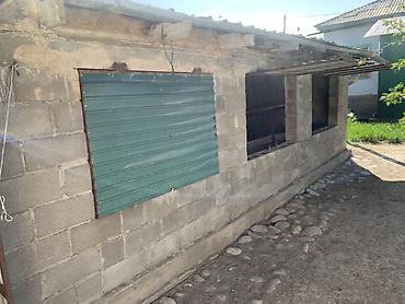 Продажа коттеджей и домов: Продаётся частный дом с мебелью на фото. Описание: Каракол, Салиева 35 — 19