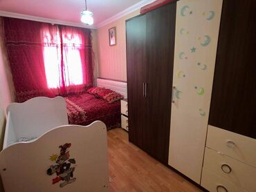 Uzunmüddətli kirayə mənzillər: Sabunçu rayonu,Razin,74 saylı məktəbin yanında,2 mərtəbə binanın,2-ci — 8