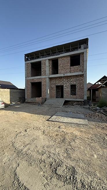 Кирпичный трехэтажный дом (два этажа с подвалом) с монолитным каркасом