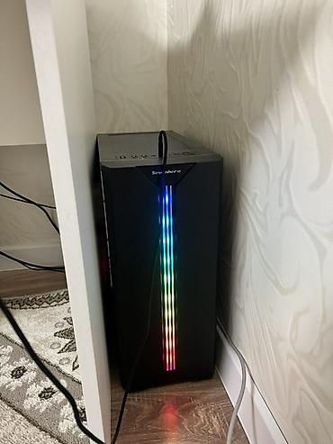 Masaüstü kompüterlər və iş stansiyaları: Cpu i7 6700 16gb ddr4 ram 8 gb videokart güclü videokartdır Amd Vega — 3