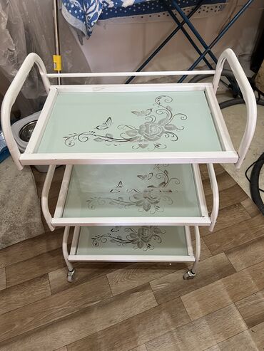 свечу: Помощник металлический - 2800сом Простыни одноразовые -300 сом