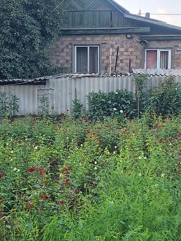 Продажа коттеджей и домов: Продается дом с участком 7 соток. По ул.Коммунаров. 2 ОСТАНОВКИ от — 18