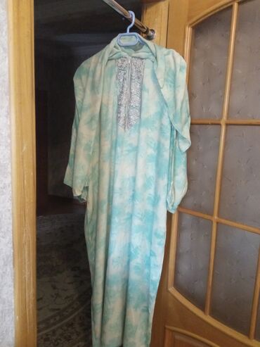 qadınlar üçün yun şarflar: Namaz paltarı sərin materialdan 45, manata alınıb 20 manata satılır