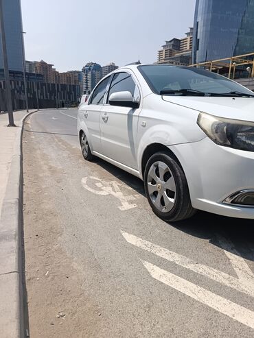 Digər avtomobillər: Ağ rəngdə kompakt sedan. Xüsusiyyətlər: - Kuzov: 4 qapılı sedan, ağ -da lalafo.az — 11 Digər avtomobillər: Ağ rəngdə kompakt sedan. Xüsusiyyətlər: - Kuzov: 4 qapılı sedan, ağ — 11