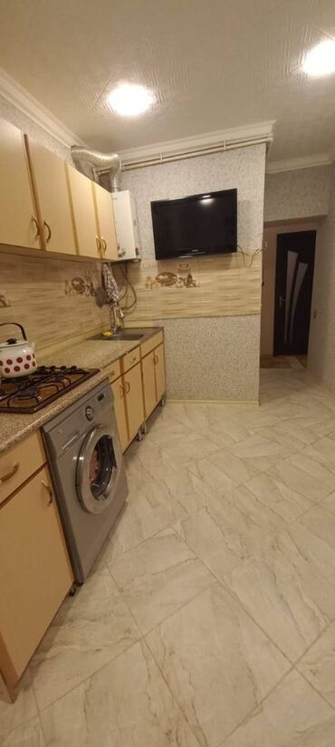 Uzunmüddətli kirayə mənzillər: Sabunçu rayonu,Razin,Arzu şadlıq evi yaxınlığı,5 mərtəbəli — 5