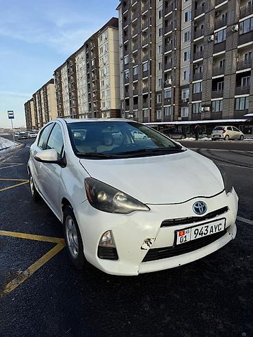 Toyota: Toyota Aqua: 2013 г., 1.5 л, Вариатор, Гибрид, Хэтчбэк — 3