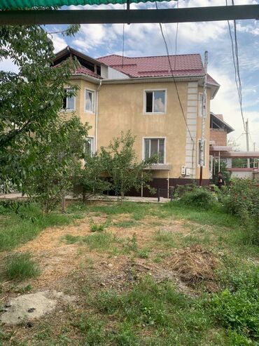 срочно продаю дом район пишпек: Дом, 347 м², 8 комнат, Агентство недвижимости, Старый ремонт