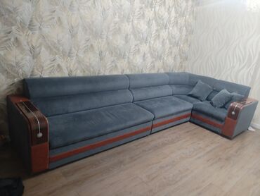 белое кресло: Продаю угловой диван в хорошом состоянии. 15 тыс сом