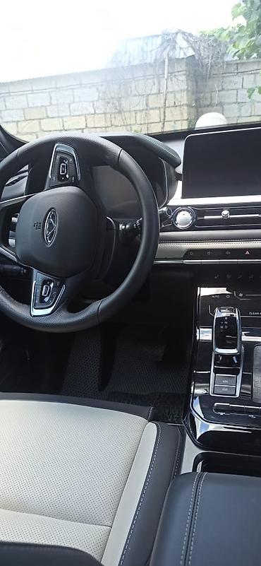 chery fulwin: Chery Tiggo 7 Pro – ağ rəngli, qara panoramik damlı kompakt krossover — 8