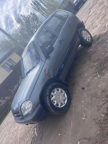 Chevrolet Niva: 2005 г., Механика, Бензин, Внедорожник