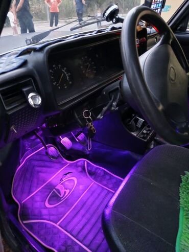 VAZ (LADA): Vaz 2107,baltqa regi Xüsusiyyətlər: - Kuzov: klassik 4 qapılı, mavi — 4