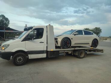 Услуги эвакуатора: Эвакуатор/перевозка авто на платформе - Бортовой эвакуатор Mercedes — 7