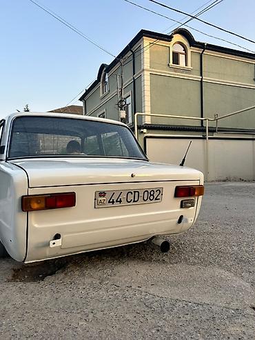 yeni vaz 21011: VAZ 2101, ağ rəng, sedan kuzov. Xüsusiyyətlər: - Klassik dizayn, 4 — 8