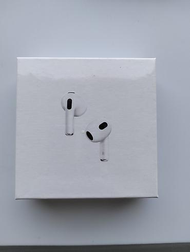 Apple AirPods (3‑cü nəsil) — orijinal qablaşdırmada. Xüsusiyyətlər: -