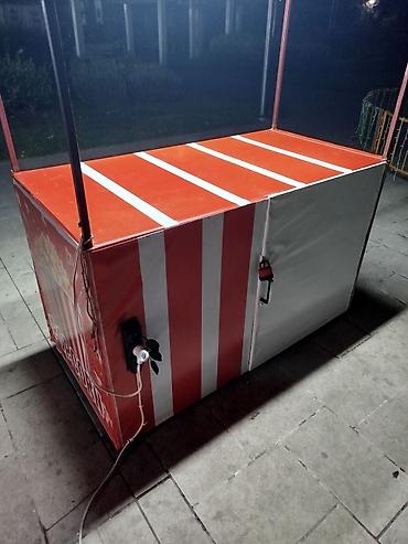 səyyar satıcı: Popkorn satışı üçün səyyar köşk - Dizayn: Qırmızı-ağ zolaqlı tent — 5