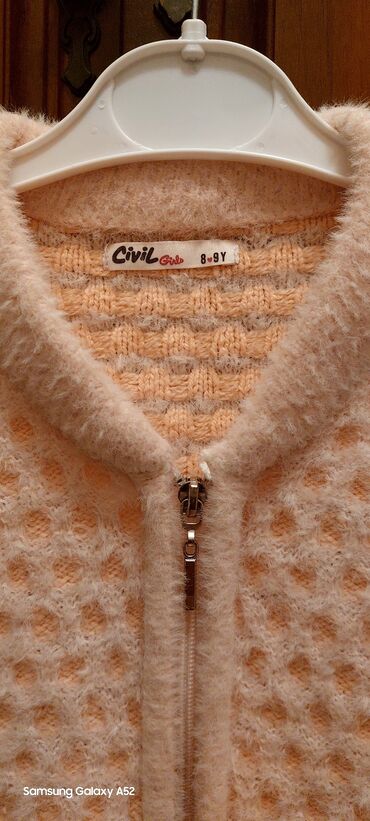 Civil brendi. 8-9 yaşlı qız üçün jaket. zərif çəhrayı rəngli. Çox