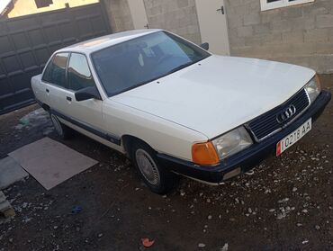 100 перохдка: Audi 100: 1988 г., 2 л, Механика, Бензин, Седан