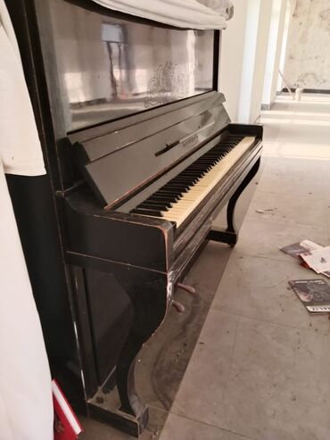купить синтезатор yamaha бу: Upright pianino – klassik qara korpuslu, taxta karkas və dekorativ ön