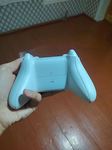 oyun direksiyonu: Xbox Series S oyun konsolu – xüsusi tematik vinil örtüklə Komplekt: - — 8
