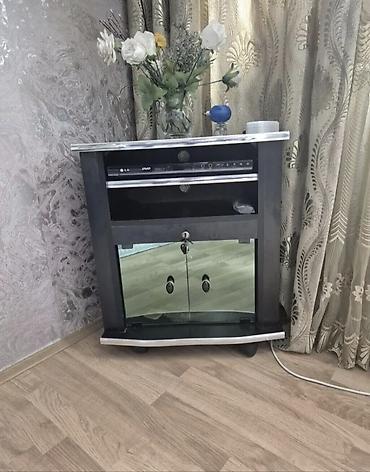 İşlənmiş, Künc Tv altlığı, Polkalı, Şüşəli lalafo.az -da İşlənmiş, Künc Tv altlığı, Polkalı, Şüşəli