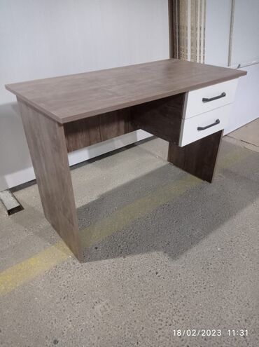 Ofis masaları: Yeni, İşçi üçün, Kvadrat masa — 10