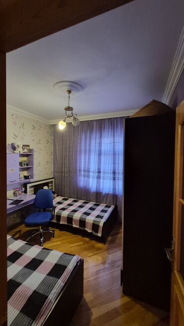 Uzunmüddətli kirayə mənzillər: 3 otaqlı, işıqlı və geniş mənzil. Xüsusiyyətlər: - Zövqlü qonaq — 9