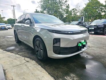 Другой электротранспорт: Электромобиль-кроссовер (5 дверей, 5 мест) в светло-сером цвете — 3